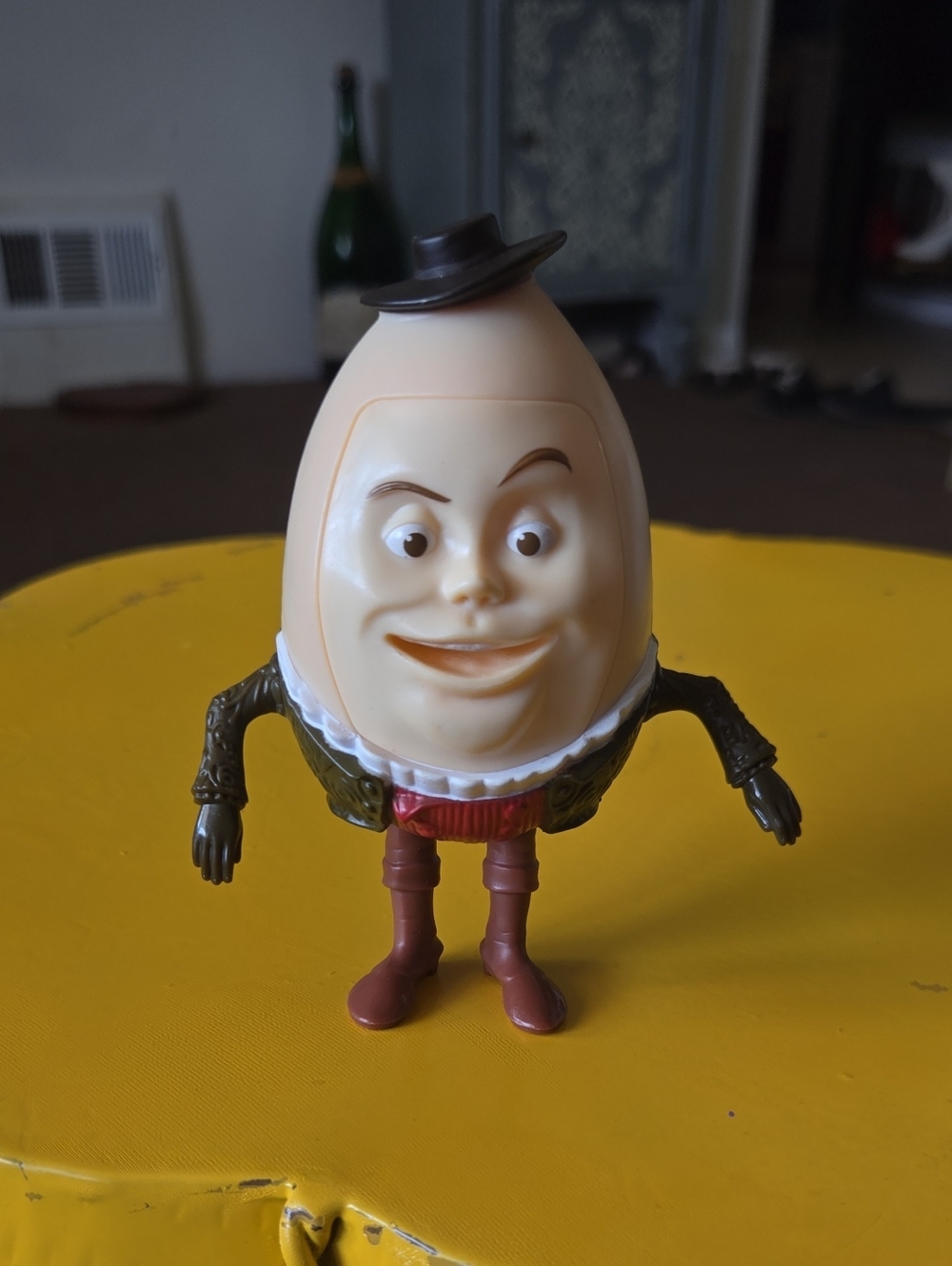 Humpty Dumpty Egg Figure Toy Rare Collectable Puss In Boots Shrek 2011 Mcds
